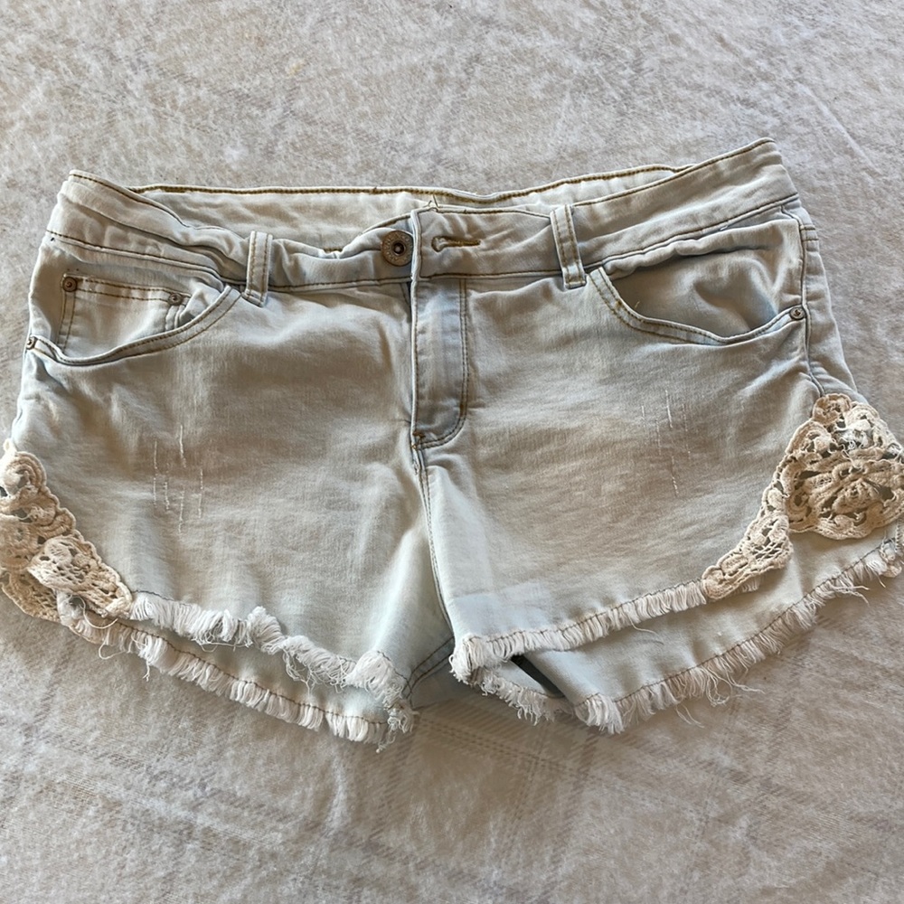Jean Shorts with lace by Ardene - Picture 1 of 7